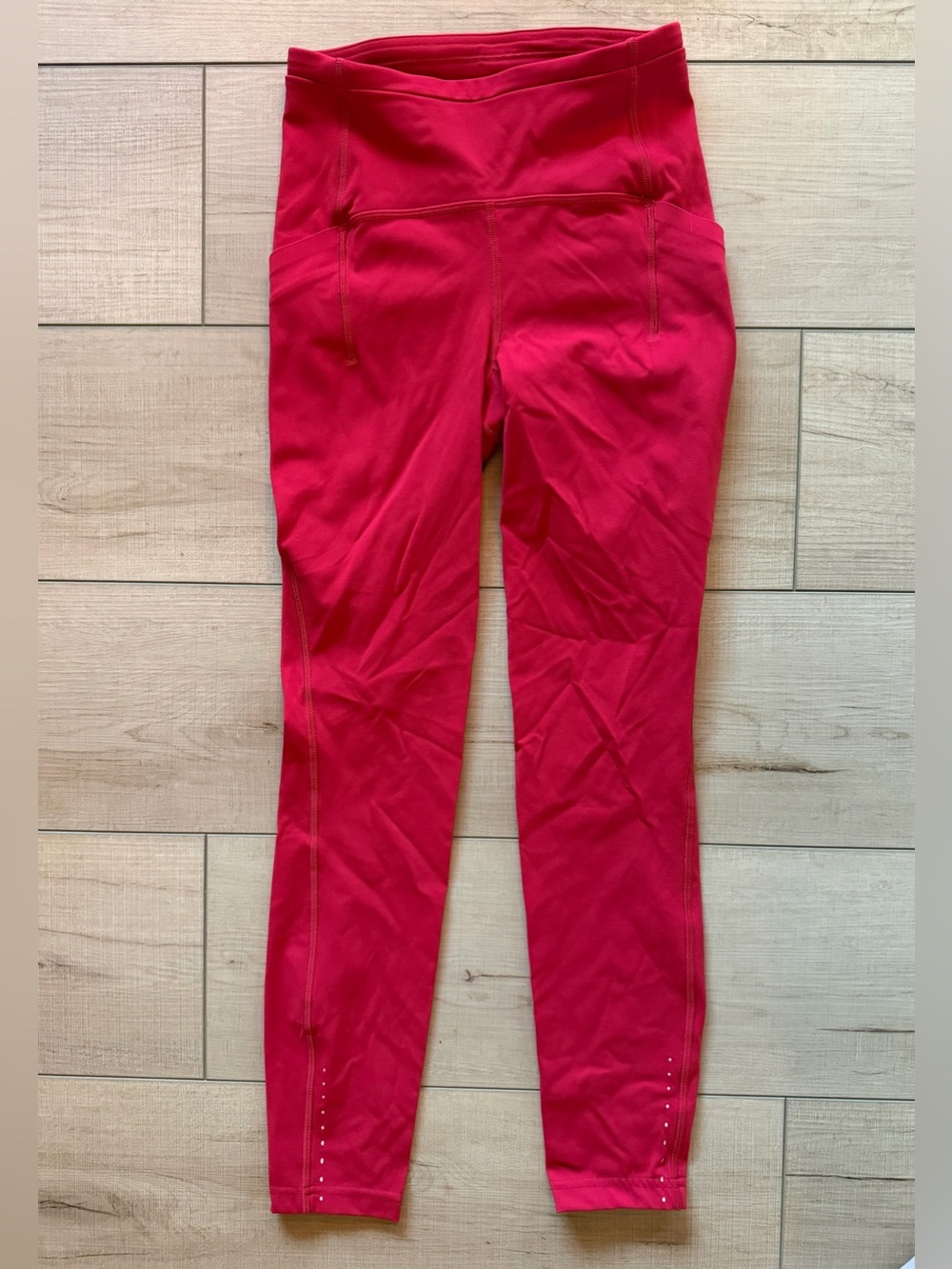 Lululemon Swift Speed High-Rise Tight 24"
Dark Red (First Release) size 2